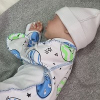 Комбинезон для недоношенных детей Голубые планетки